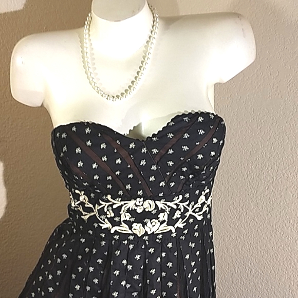 Lithe Floral Strapless Dress - Picture 2 of 7